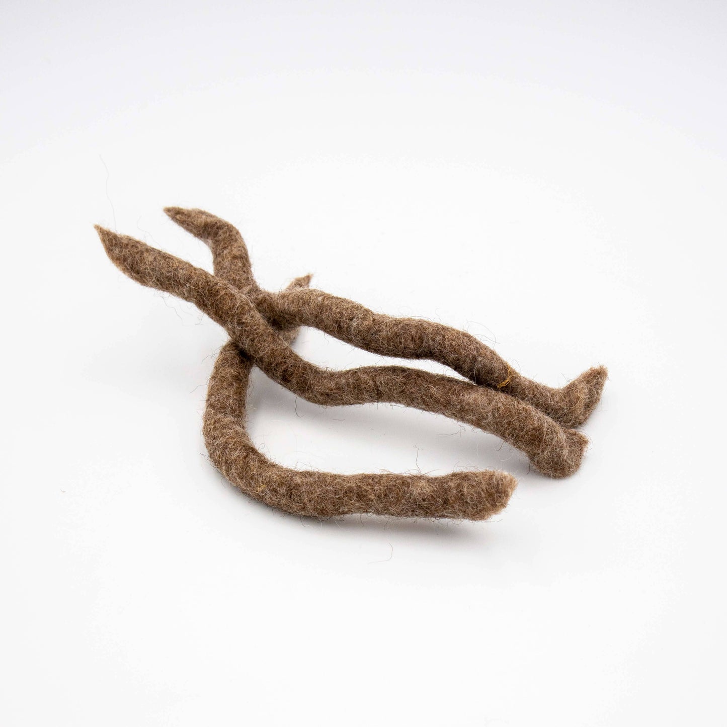 Serpents en feutre pour chats