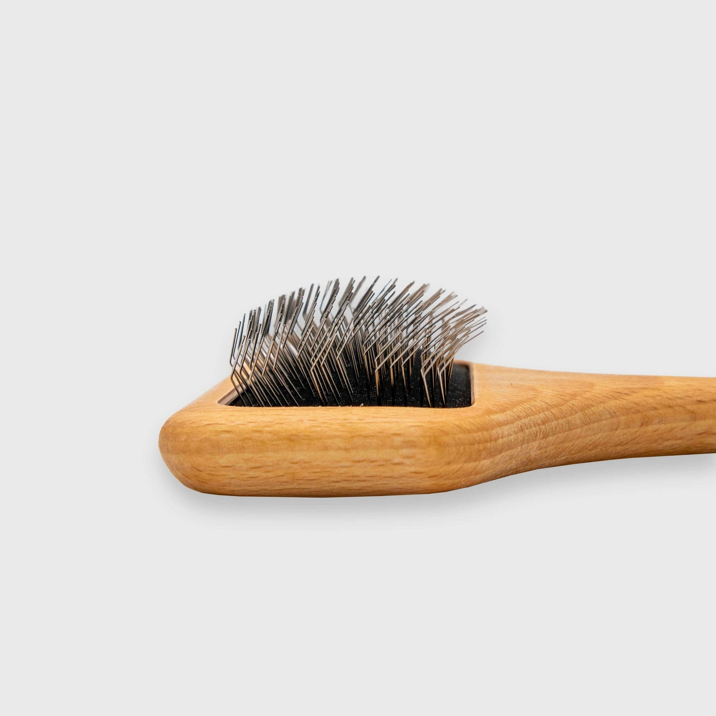 Grooming brush for cats